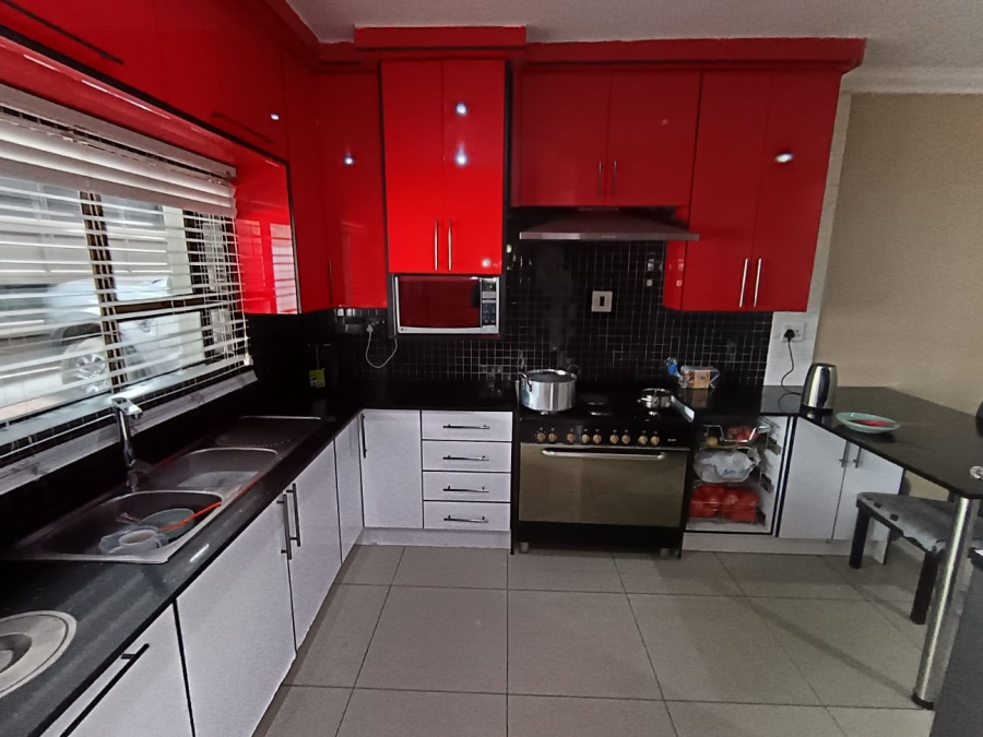 4 Bedroom Property for Sale in Geelhoutpark North West